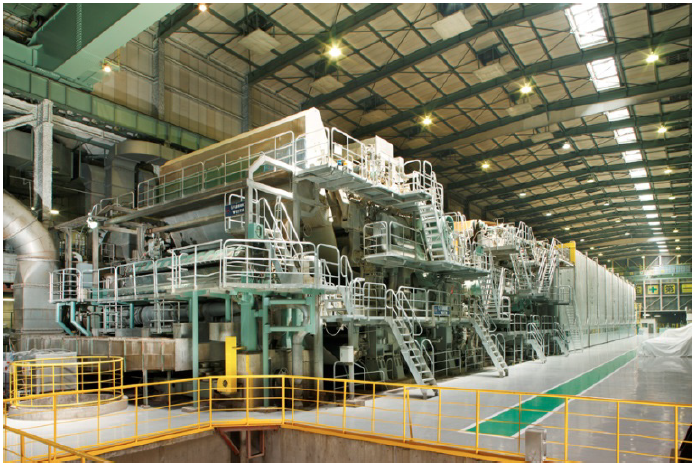 ワイヤパートから見た抄紙機（レンゴー株式会社　利根川工場）
