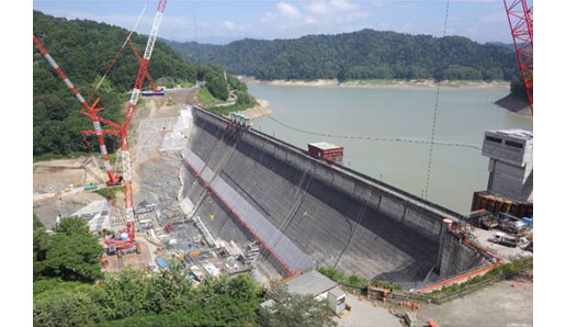 ダムの嵩上げ工事「新桂沢ダム」